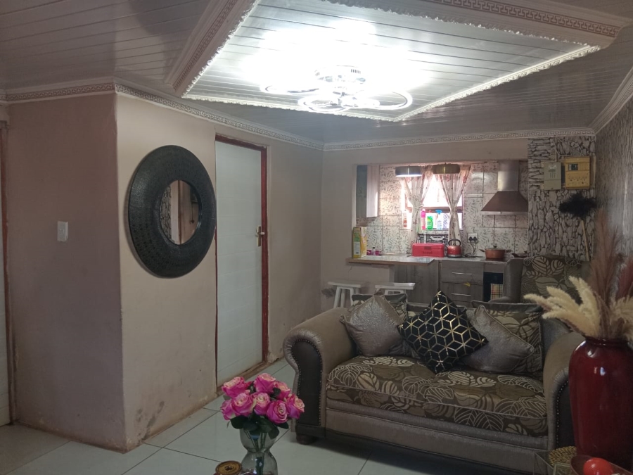 2 Bedroom Property for Sale in Kwa Nobuhle Eastern Cape